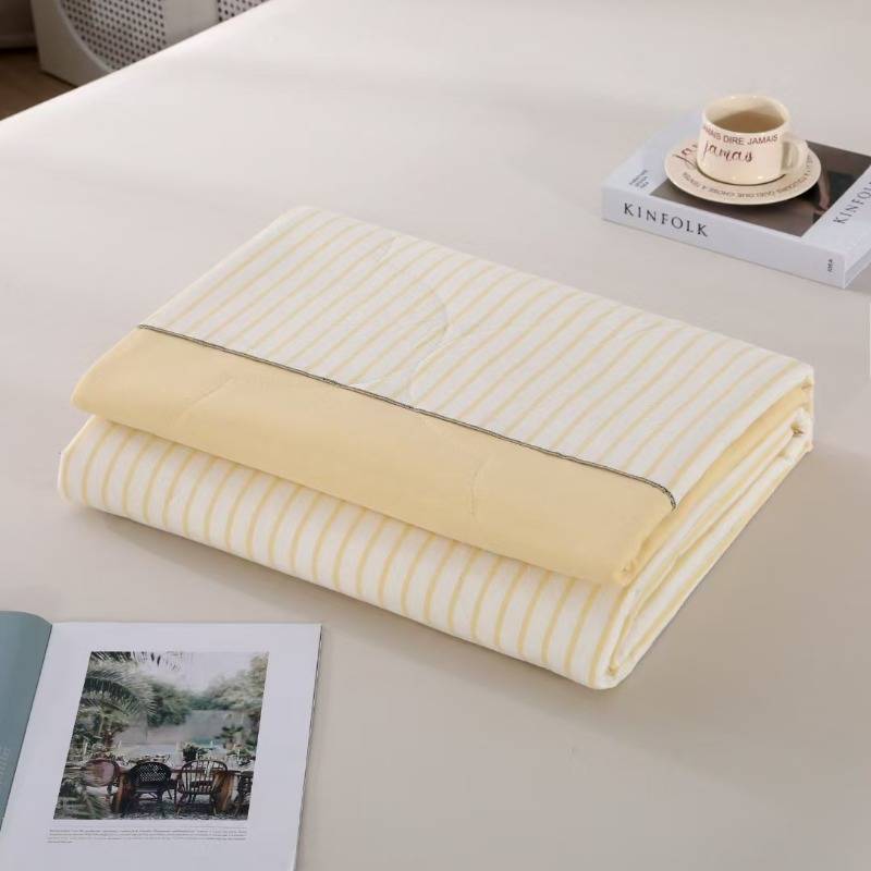 浅黄色国风系列夏被