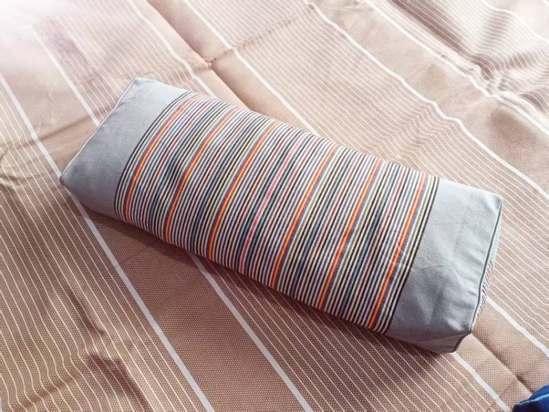 浅灰色纯棉老粗布方枕